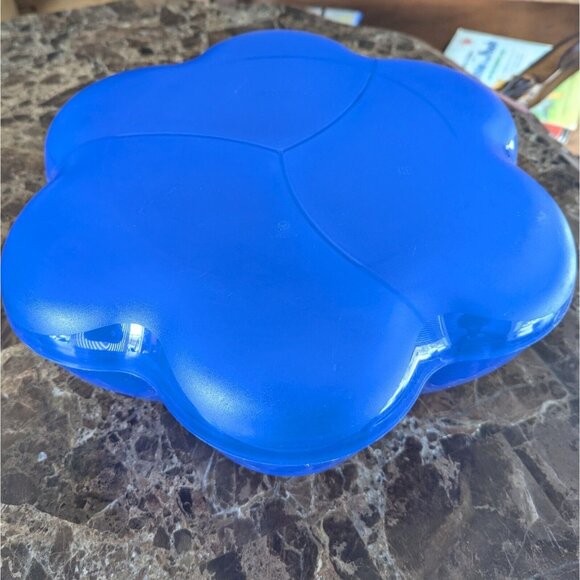 Tupperware Chip 'N Dip Bowl with Dip Cups Sapphire Blue Missing one lid - Picture 1 of 3